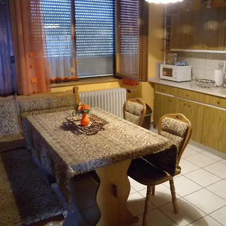 Appartement 4 *